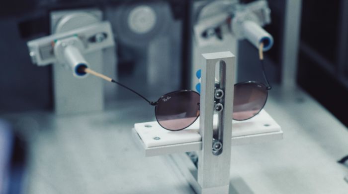 EssilorLuxottica, Le Numéro Un Mondial De L'optique, Débarque En Audio