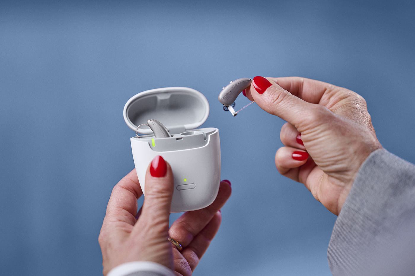 25H1 1092_SigniaIX_PureBCT_Stills_Product Shot Charger 01