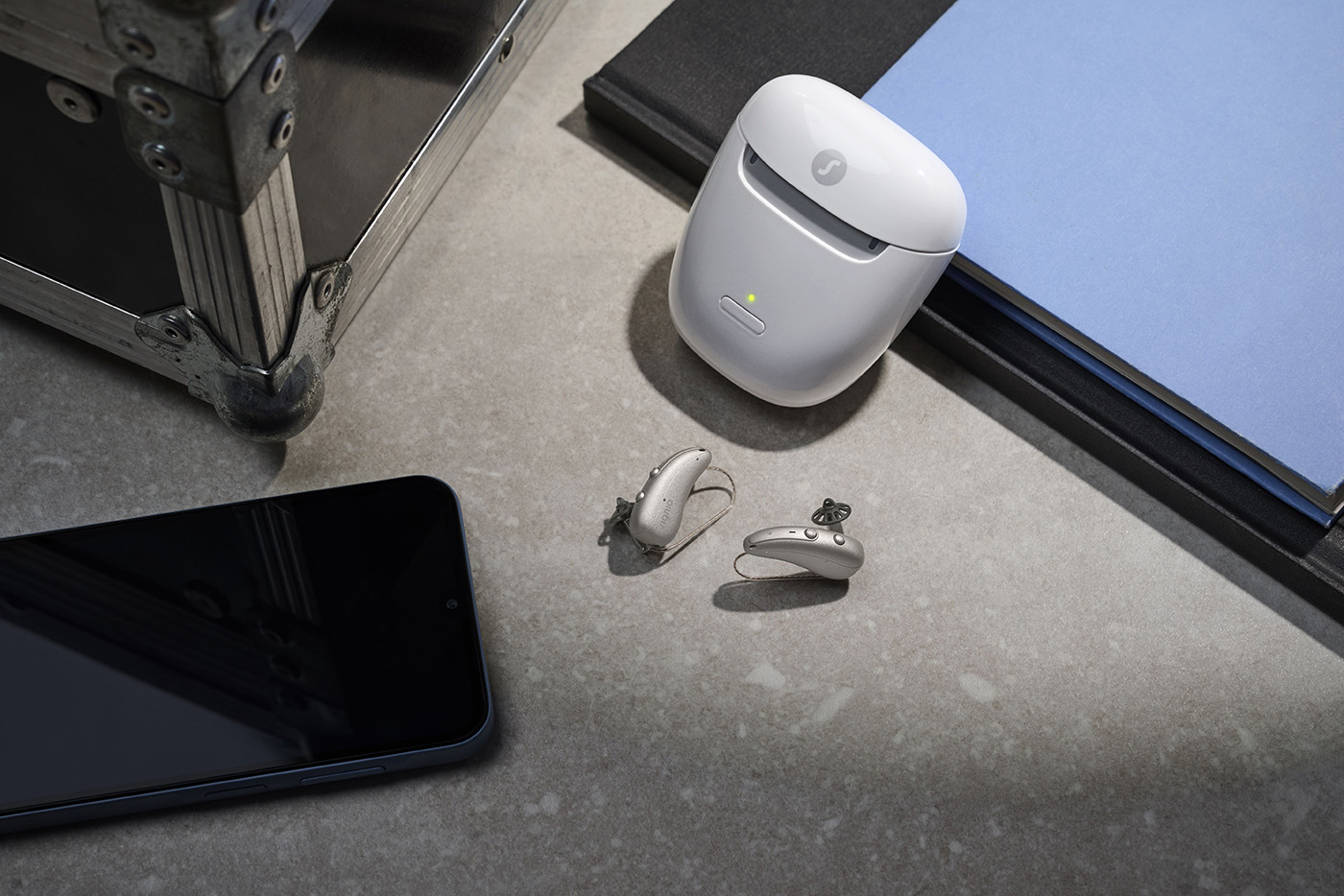 25H1 1092_SigniaIX_PureBCT_Stills_Product props 01