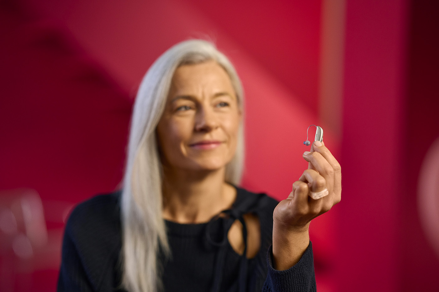 RS_SA_HA in hand RED_02_6913_HIGH