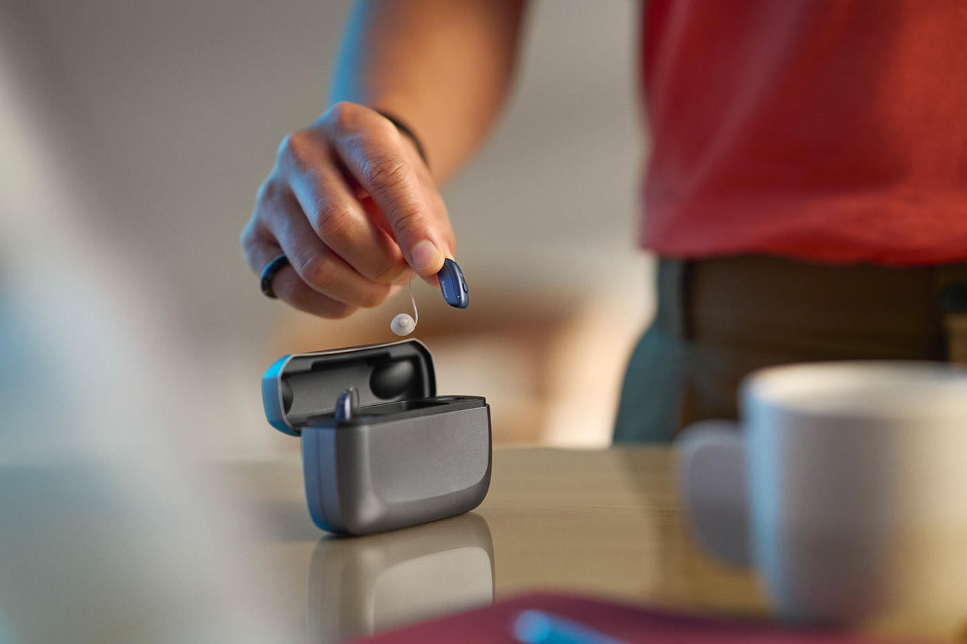 RS_VI_HA in hand_02_2731_HIGH